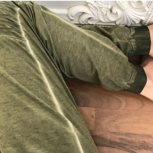 Lounging Rustic Joggers - Picture 6 of 8